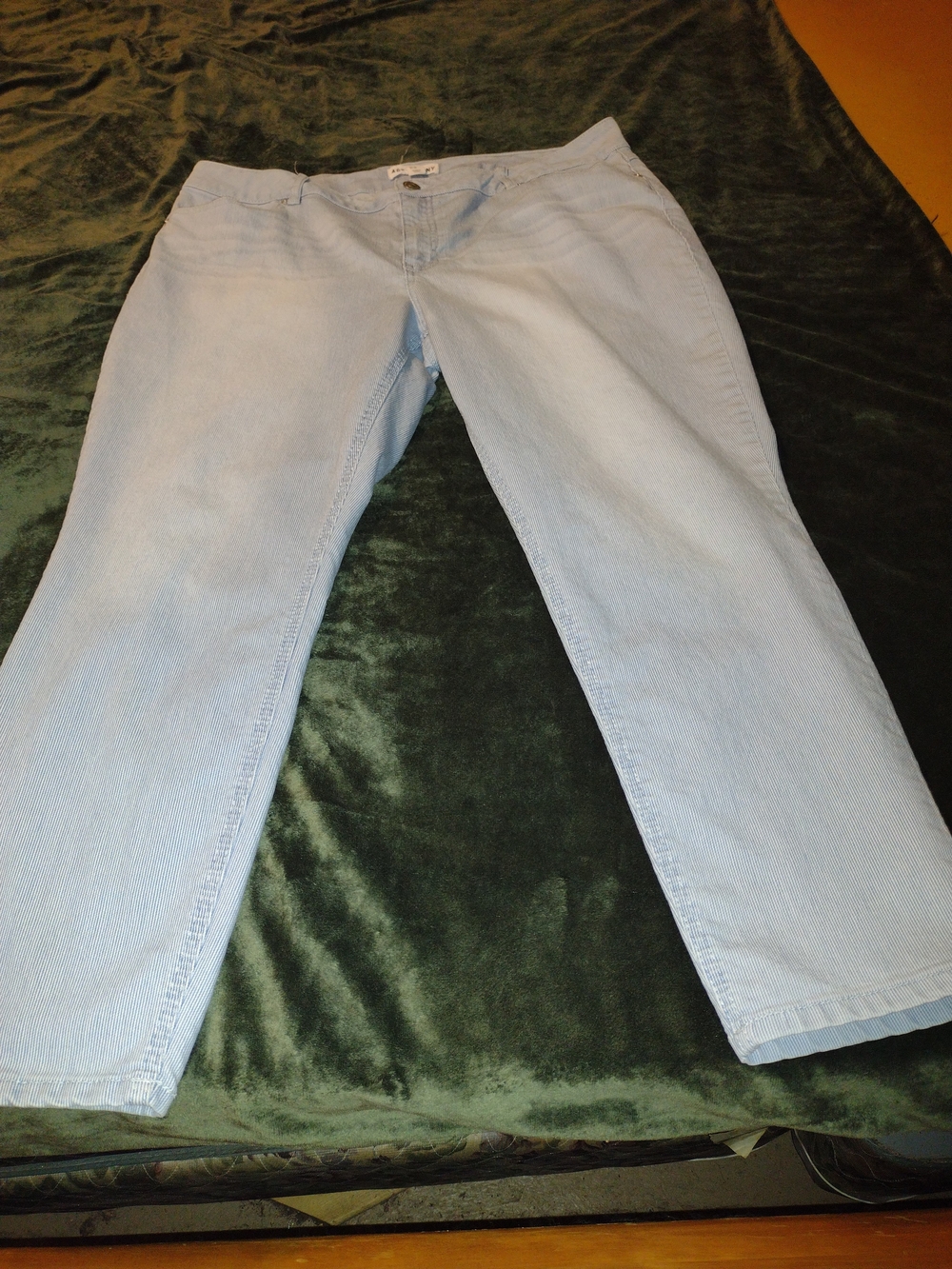 Light Wash Straight Leg Women’s Jeans